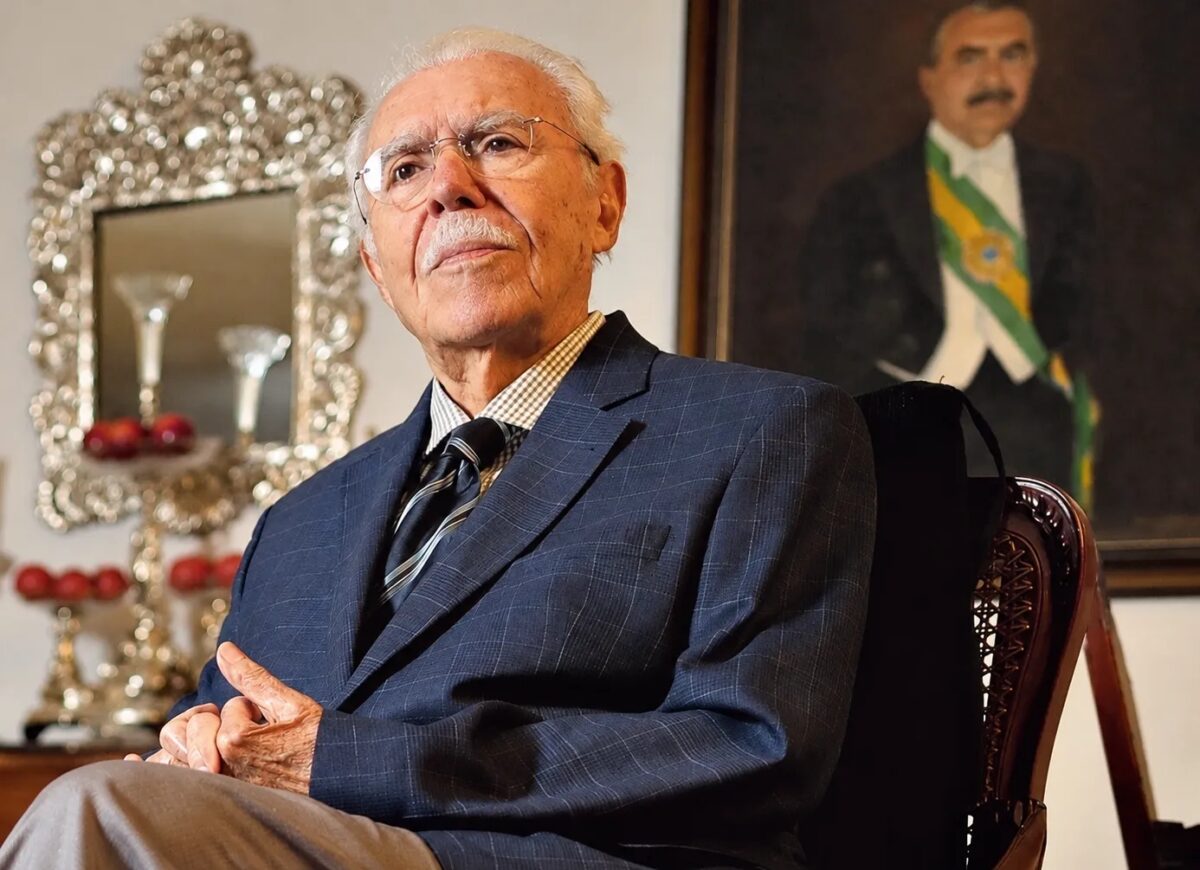 José Sarney recebe alta hospitalar aos 96 anos em São Luís